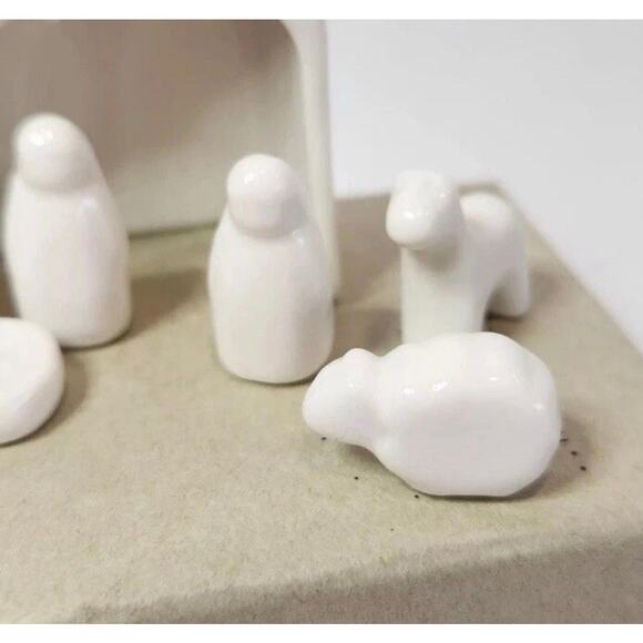 NIB East of India Miniature Porcelain Nativity 11 Pieces Holy Family Christmas - Picture 4 of 8